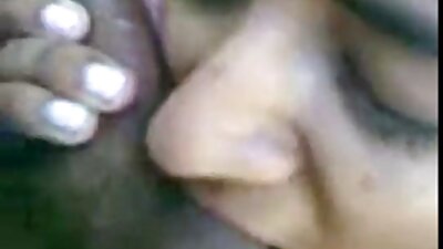 Vrouw masturbeert op gratis seks film camera met vibrator om poesje te neuken